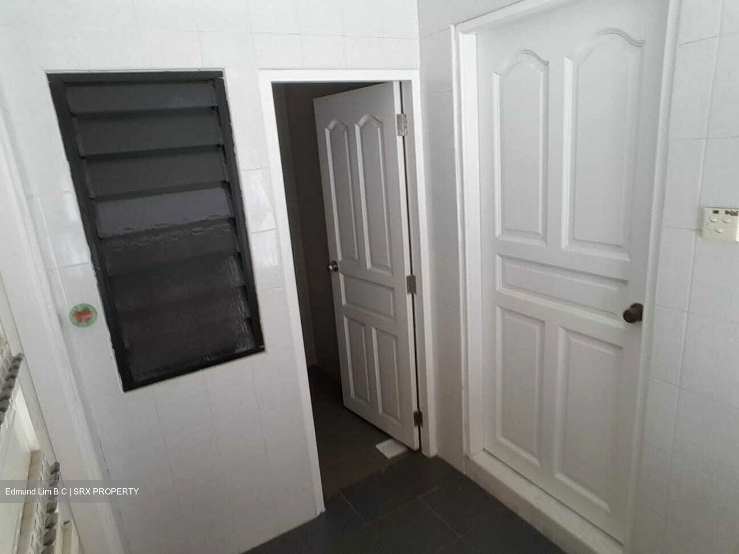 West Lake Garden (D20), Semi-Detached #585597021
